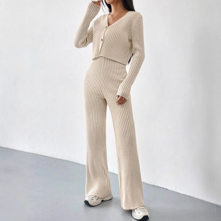 Damer stickad jumpsuit med avslappnad V-hals och vida ben Mirla-Eva Jonsson