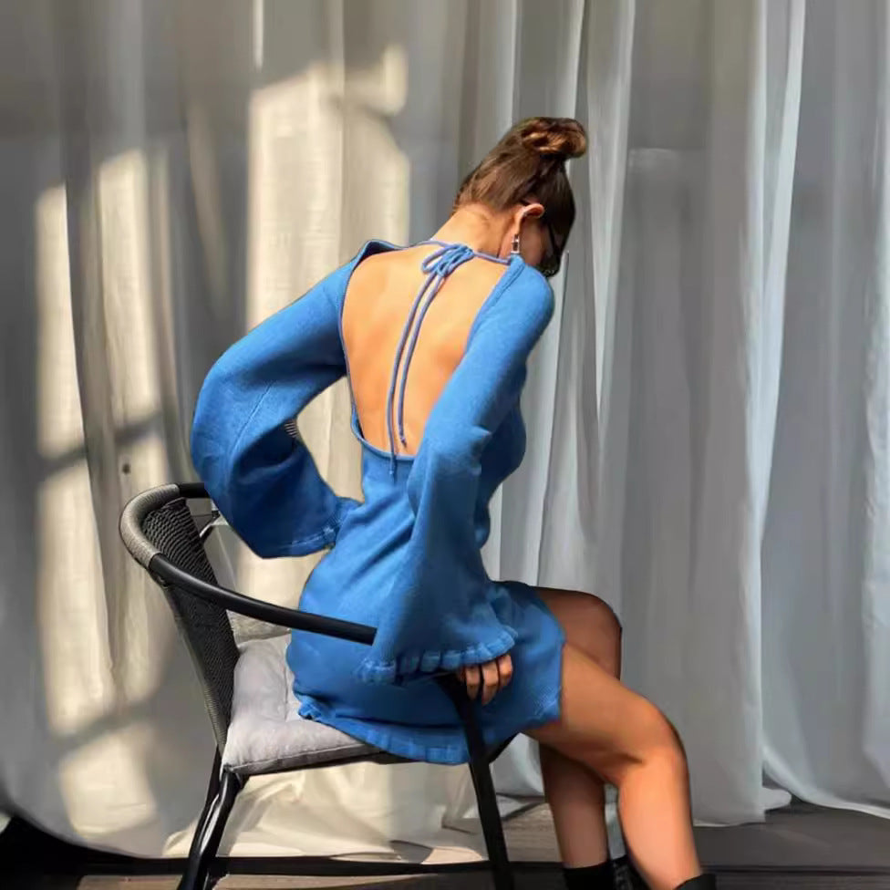 Damer stickad klänning med djup ryggutskärning och vida ärmar Mirla-Eva Jonsson