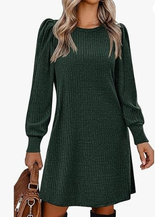 Damer stickad klänning med volangdetaljer och sidofickor Mirla-Eva Jonsson