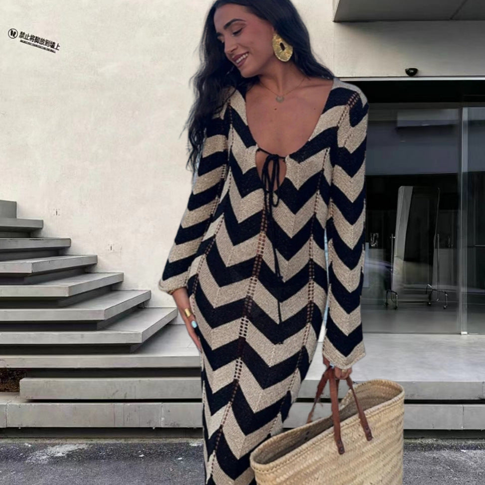 Damer stickad maxi klänning med zigzag mönster och diskreta cut-outs Mirla-Eva Jonsson