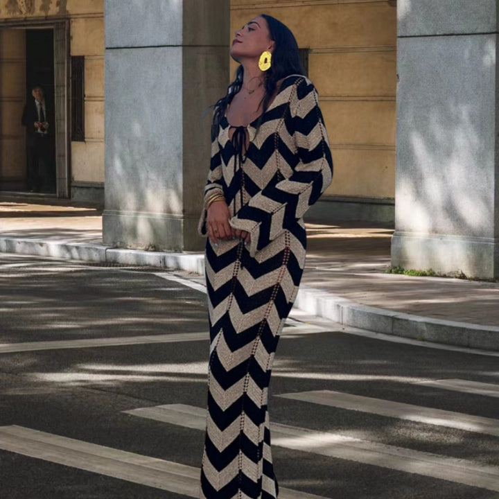 Damer stickad maxi klänning med zigzag mönster och diskreta cut-outs Mirla-Eva Jonsson