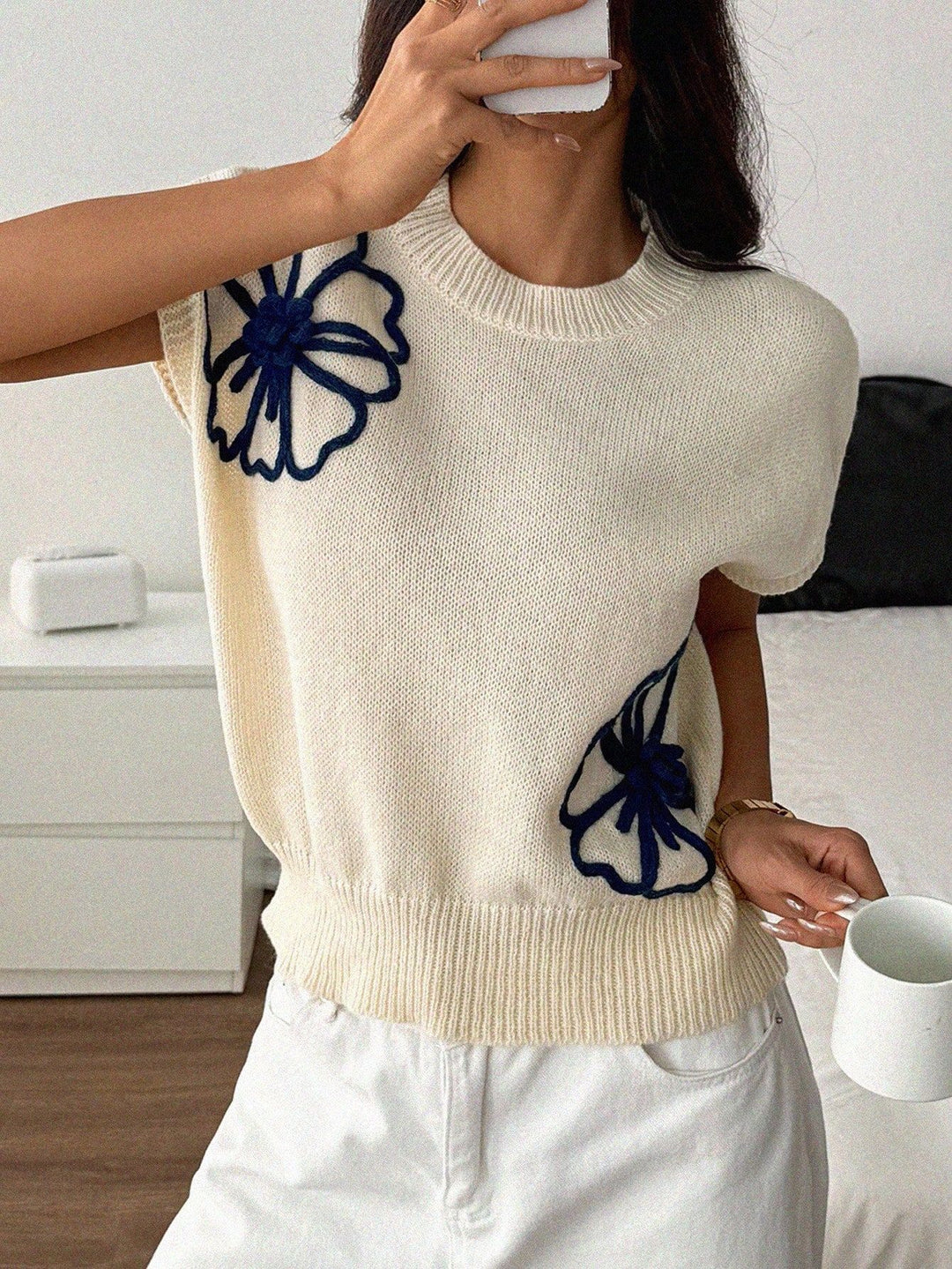 Damer stickad överdel med blommigt broderidesign Mirla-Eva Jonsson