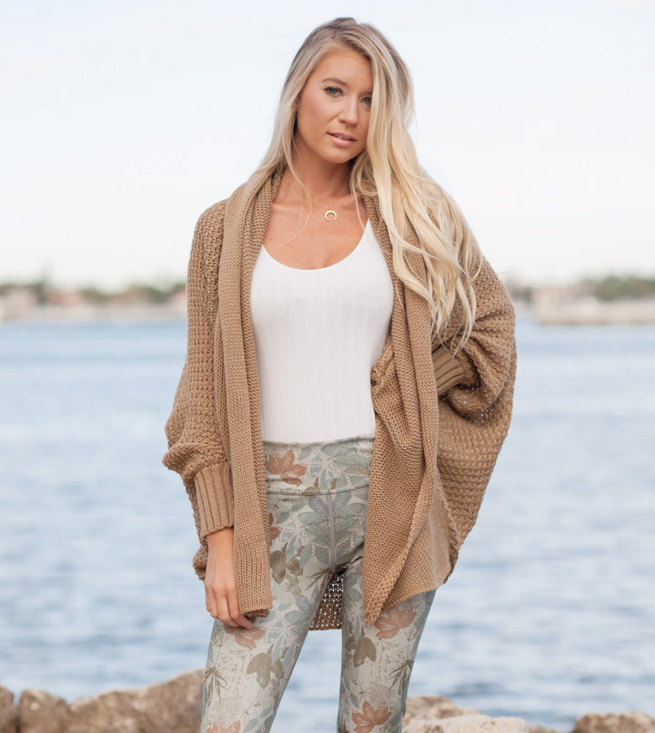 Damer stickad oversize cardigan med ribbad struktur och avslappnad passform Eva Jonsson-Eva Jonsson