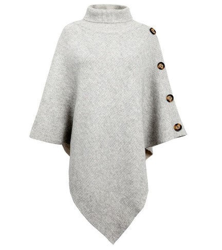 Damer stickad poncho med hög krage och dekorativa knappr detaljer Mirla-Eva Jonsson
