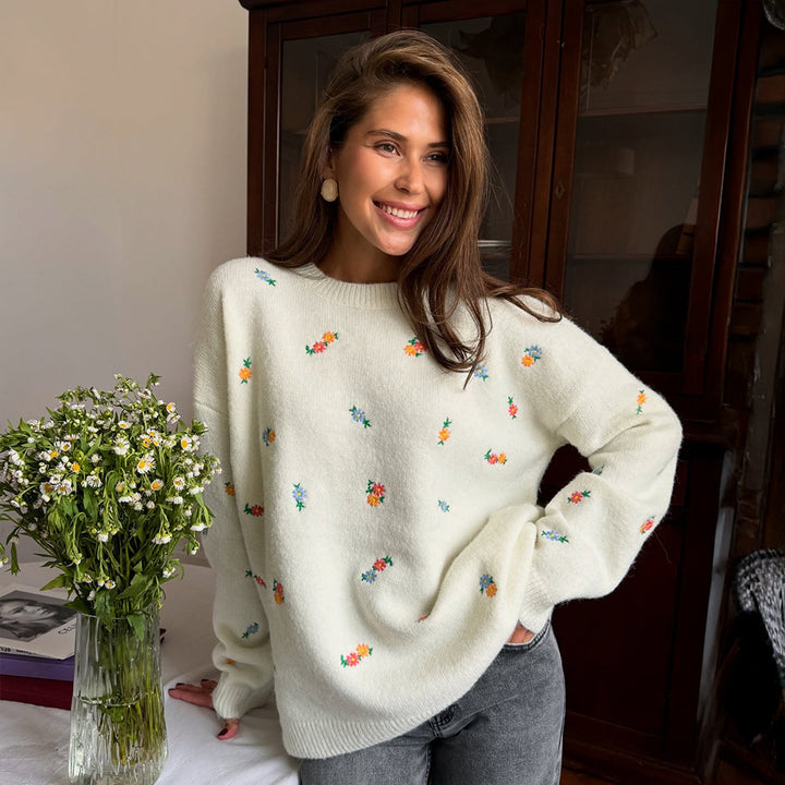 Damer stickad tröja med blomsterbroderielement Mirla-Eva Jonsson