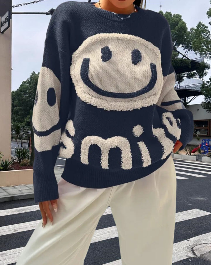 Damer stickad tröja med glatt emoji-motiv och bekväm passform Mirla-Eva Jonsson