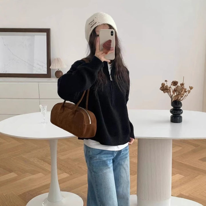 Damer stickad tröja med hög krage och fin ribbstickad struktur Mirla-Eva Jonsson