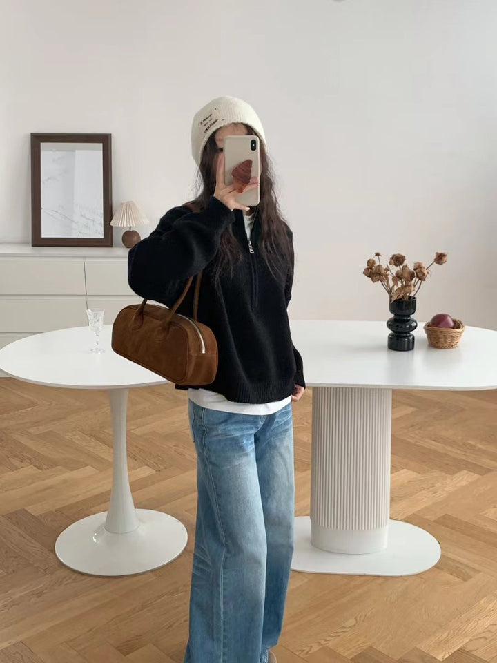 Damer stickad tröja med hög krage och fin ribbstickad struktur Mirla-Eva Jonsson