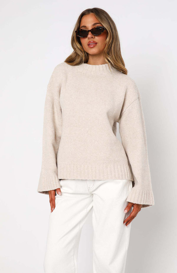 Damer stickad tröja med lös passform och elegant rullkrage Mirla-Eva Jonsson