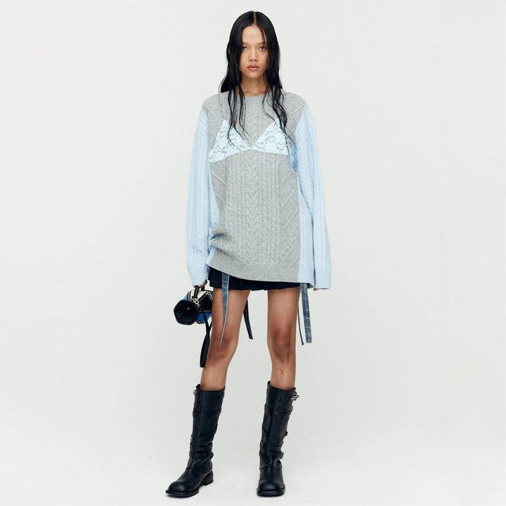 Damer stickad tröja med off-shoulder-design och lingerie-element Mirla-Eva Jonsson