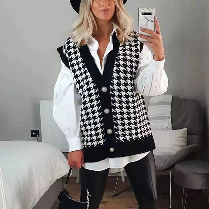 Damer stickad väst med elegant hönsnäbbsmönster och pärlknappar Eva Jonsson-Eva Jonsson