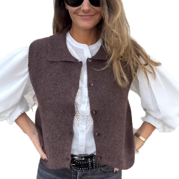 Damer stickad väst med elegant krage och knappstängning Mirla-Eva Jonsson