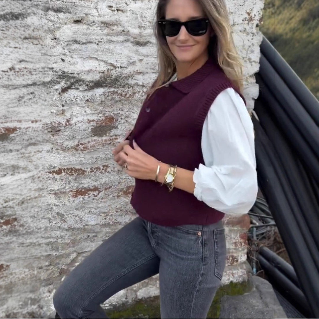 Damer stickad väst med elegant krage och knappstängning Mirla-Eva Jonsson