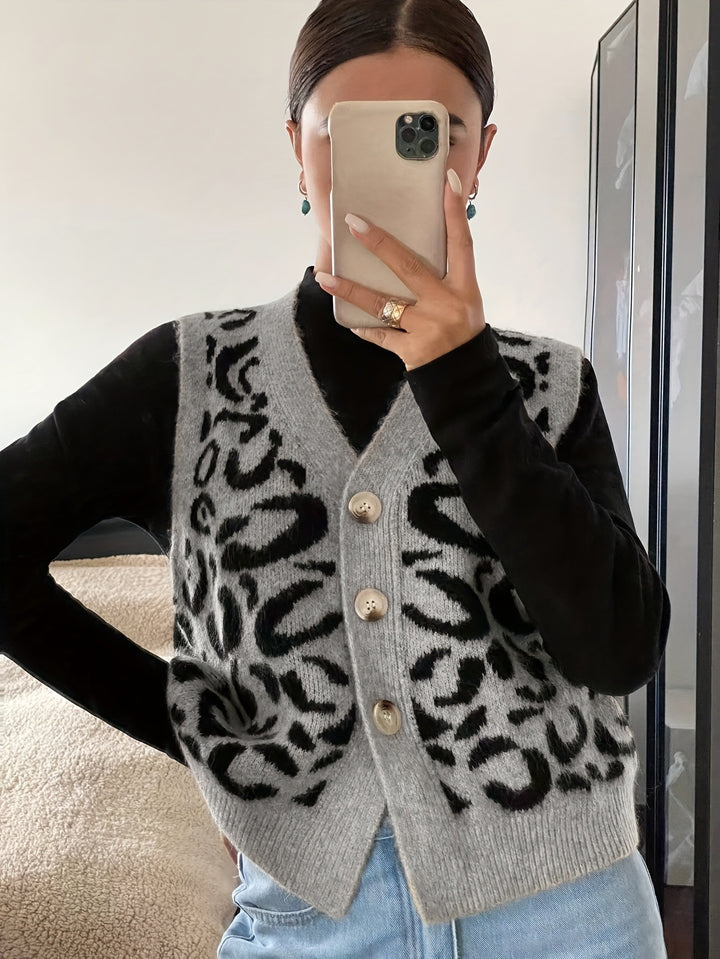 Damer stickad väst med elegant leopardtryck och högkvalitativa knappar Mirla-Eva Jonsson