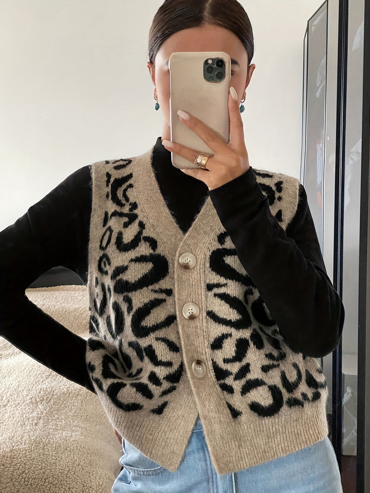 Damer stickad väst med elegant leopardtryck och högkvalitativa knappar Mirla-Eva Jonsson