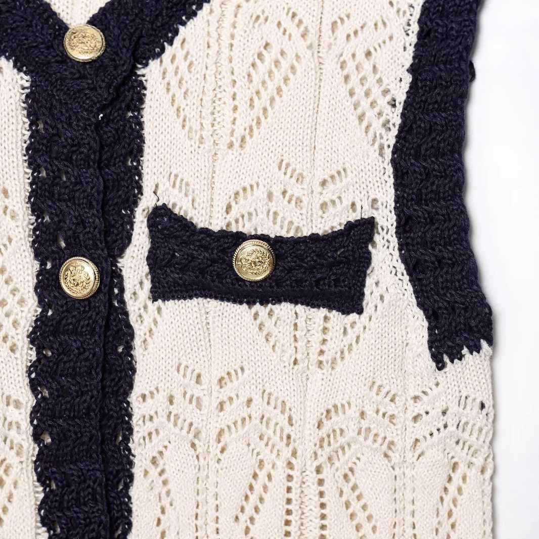 Damer stickad väst med elegant mönster och knapppdetaljer Mirla-Eva Jonsson