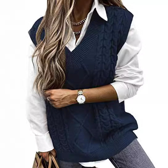 Damer stickad väst med flätdesign och V-ringning Mirla-Eva Jonsson