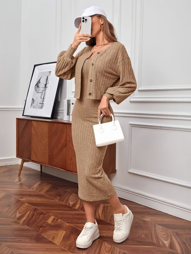 Damer stickat outfit med knapplist och mudd Mirla-Eva Jonsson