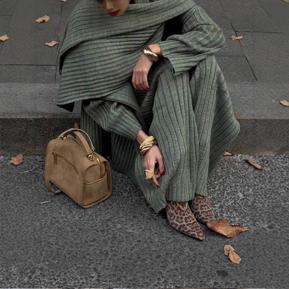 Damer stickdräkt med avslappnad och modern stil Mirla-Eva Jonsson