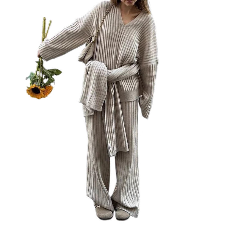 Damer stickdräkt med avslappnad och modern stil Mirla-Eva Jonsson