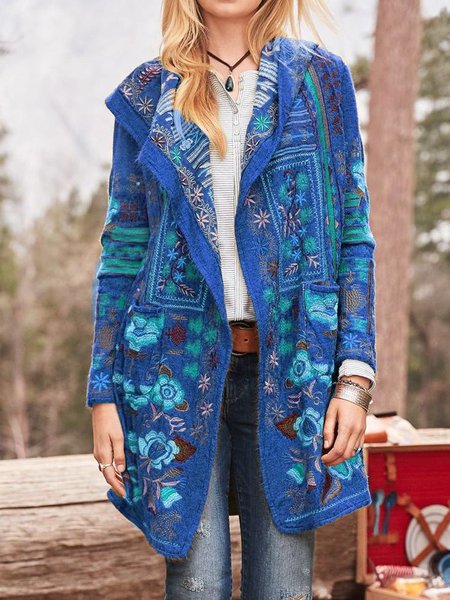 Damer stickkappa med unik blomsterbroderi och huva Mirla-Eva Jonsson
