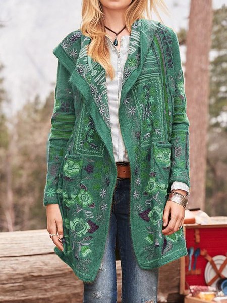 Damer stickkappa med unik blomsterbroderi och huva Mirla-Eva Jonsson