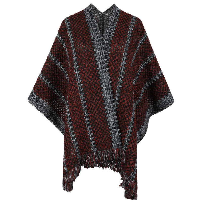 Damer stickponcho med V-ringning och fransar Mirla-Eva Jonsson