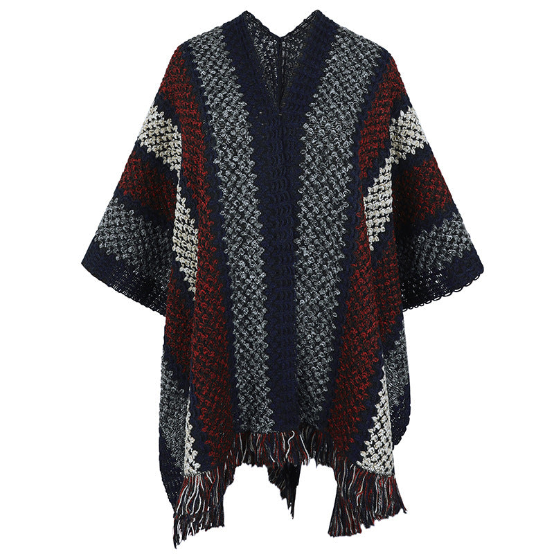 Damer stickponcho med V-ringning och fransar Mirla-Eva Jonsson