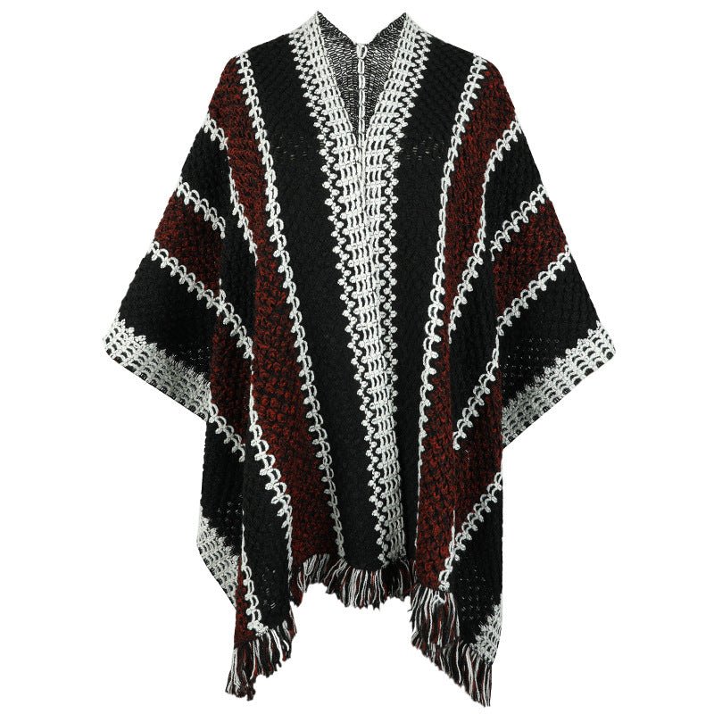 Damer stickponcho med V-ringning och fransar Mirla-Eva Jonsson