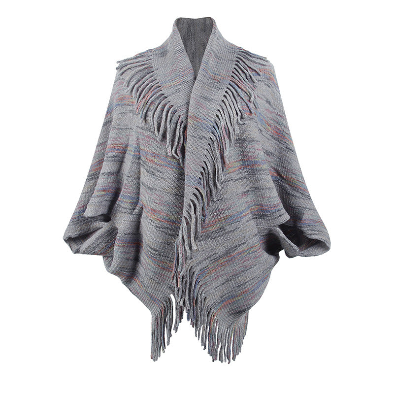 Damer stickponcho med lyxiga fransar och modern design Mirla-Eva Jonsson