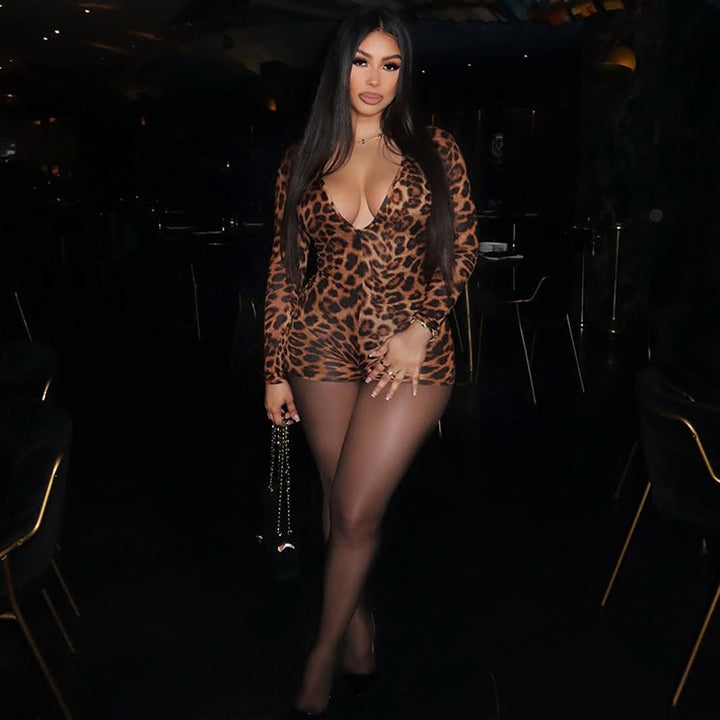 Damer stilfull leopardmönstrad bodysuit med V-urringning och långa ärmar Mirla-Eva Jonsson