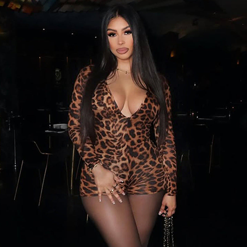 Damer stilfull leopardmönstrad bodysuit med V-urringning och långa ärmar Mirla-Eva Jonsson