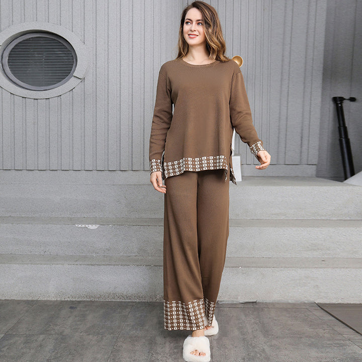 Damer stilfull stickad loungewear-set med dekorativa kontrastdetaljer Mirla-Eva Jonsson