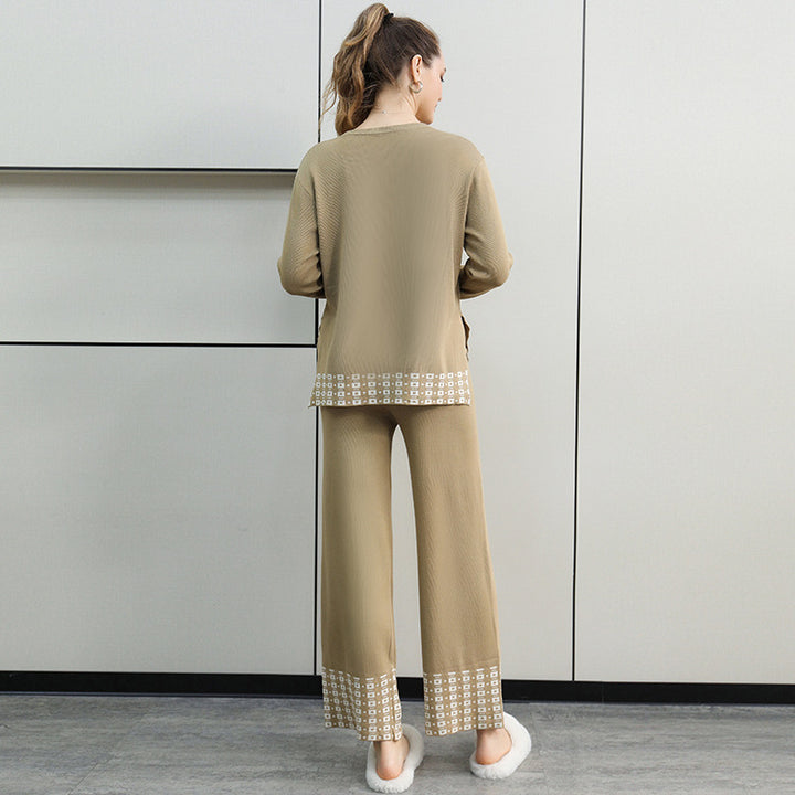 Damer stilfull stickad loungewear-set med dekorativa kontrastdetaljer Mirla-Eva Jonsson