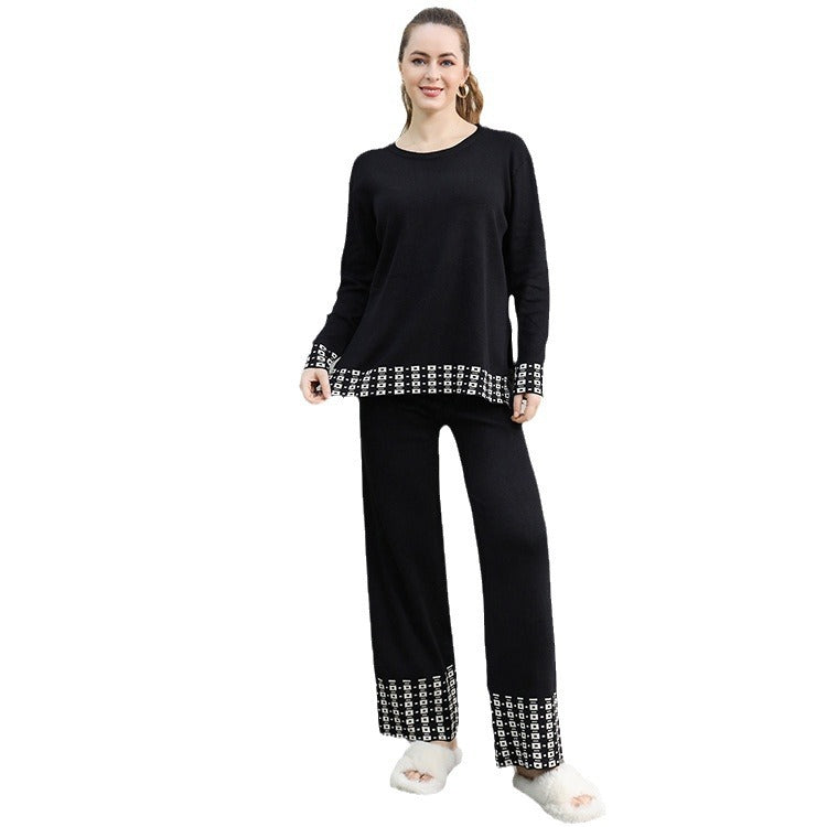 Damer stilfull stickad loungewear-set med dekorativa kontrastdetaljer Mirla-Eva Jonsson