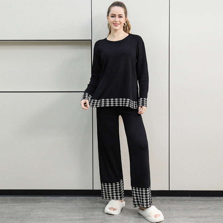 Damer stilfull stickad loungewear-set med dekorativa kontrastdetaljer Mirla-Eva Jonsson