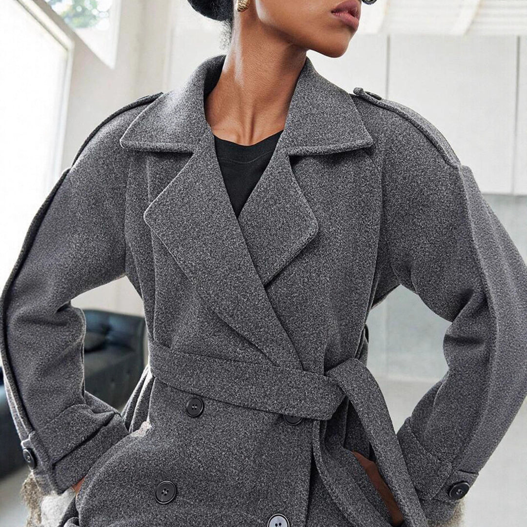 Damer stilig trenchcoat med dubbel knappslå och bälte Mirla-Eva Jonsson