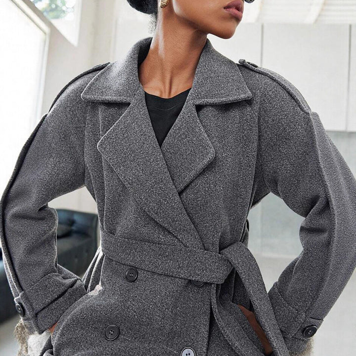 Damer stilig trenchcoat med dubbel knappslå och bälte Mirla-Eva Jonsson