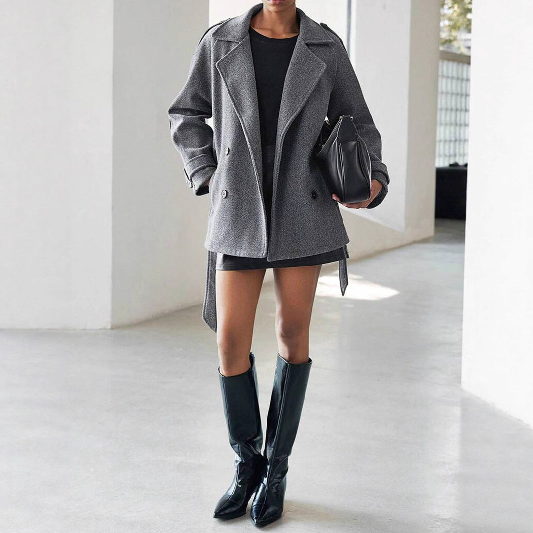 Damer stilig trenchcoat med dubbel knappslå och bälte Mirla-Eva Jonsson