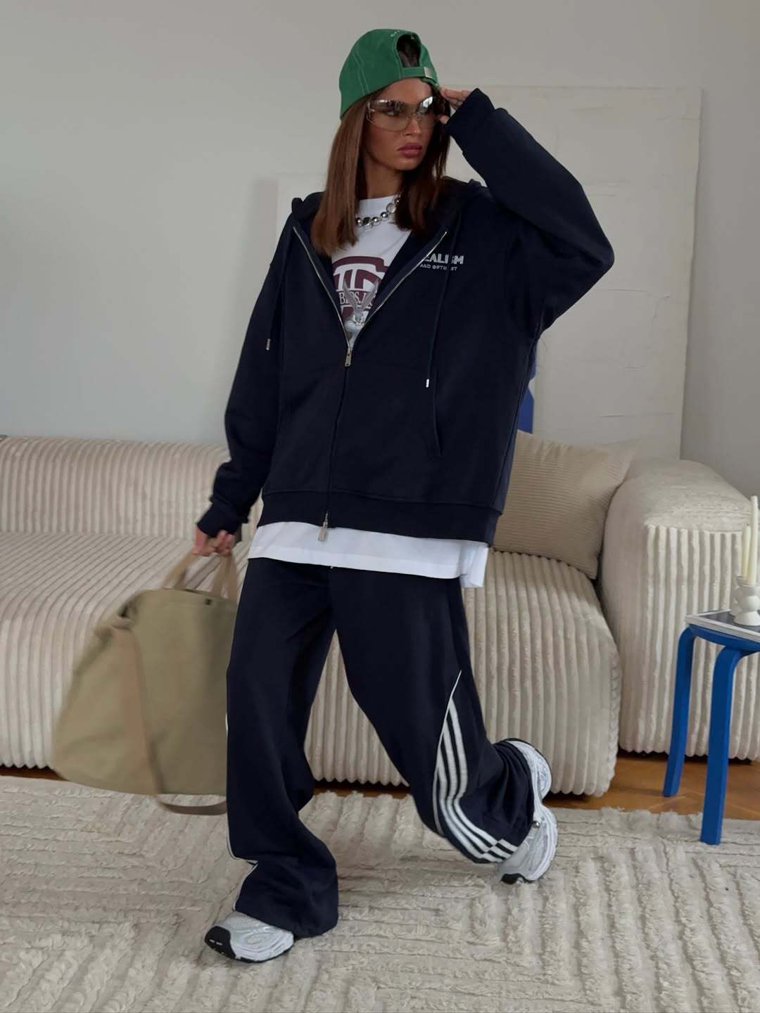 Damer stiliga hoodie och vidskurna jogger-set Mirla-Eva Jonsson