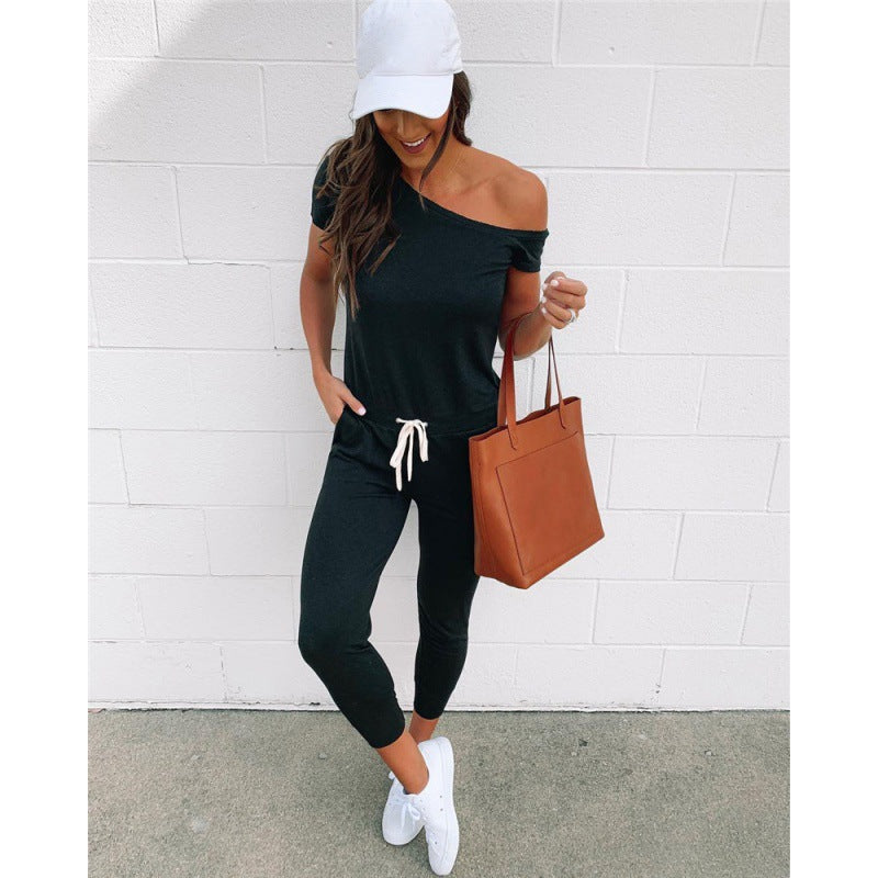 Damer stiliga jumpsuit med asymmetrisk halsringning och hög midje-betoning Mirla-Eva Jonsson