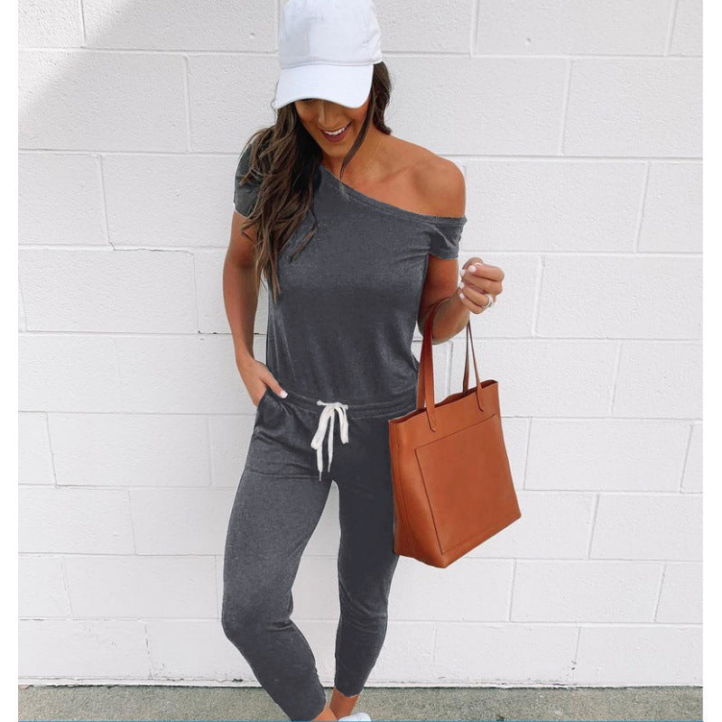 Damer stiliga jumpsuit med asymmetrisk halsringning och hög midje-betoning Mirla-Eva Jonsson