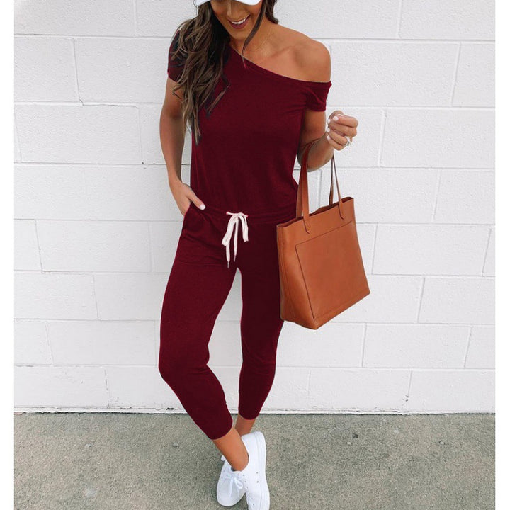 Damer stiliga jumpsuit med asymmetrisk halsringning och hög midje-betoning Mirla-Eva Jonsson