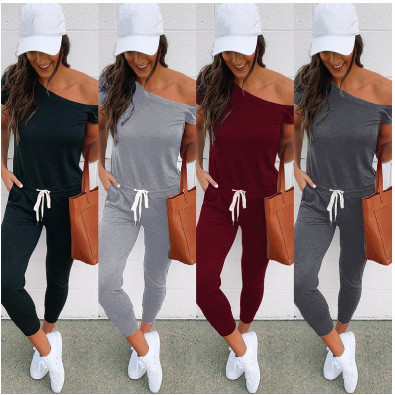 Damer stiliga jumpsuit med asymmetrisk halsringning och hög midje-betoning Mirla-Eva Jonsson