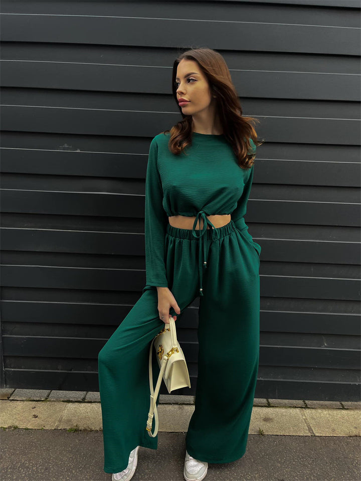 Damer stiliga set med raffinerad crop-blus och vida byxor Mirla-Eva Jonsson