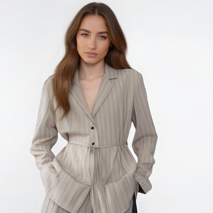 Damer stiligt blazer-kortset med mode ränder Mirla-Eva Jonsson