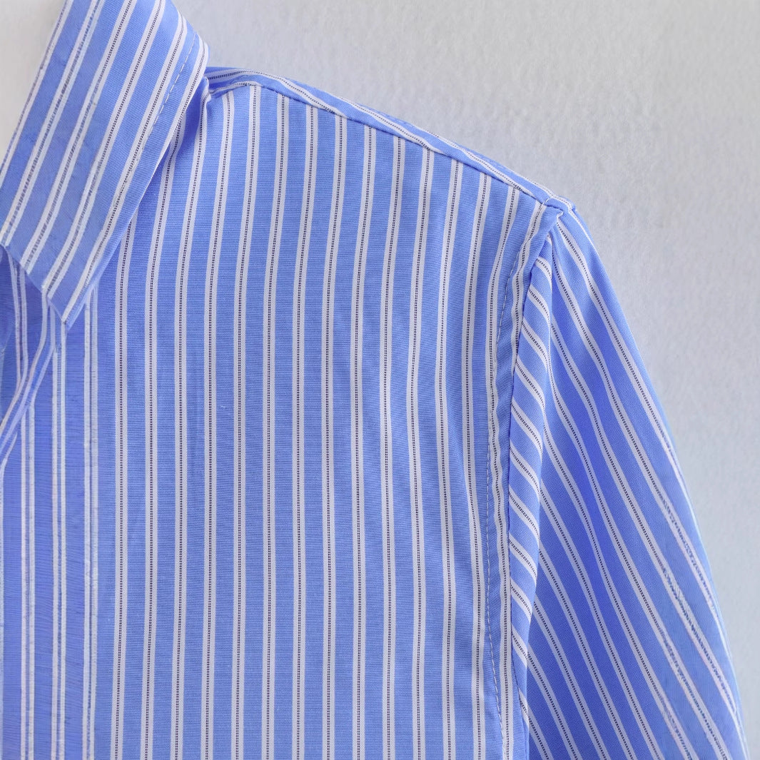 Damer stiligt cropped skjorta med dubbel fickdesign Mirla-Eva Jonsson