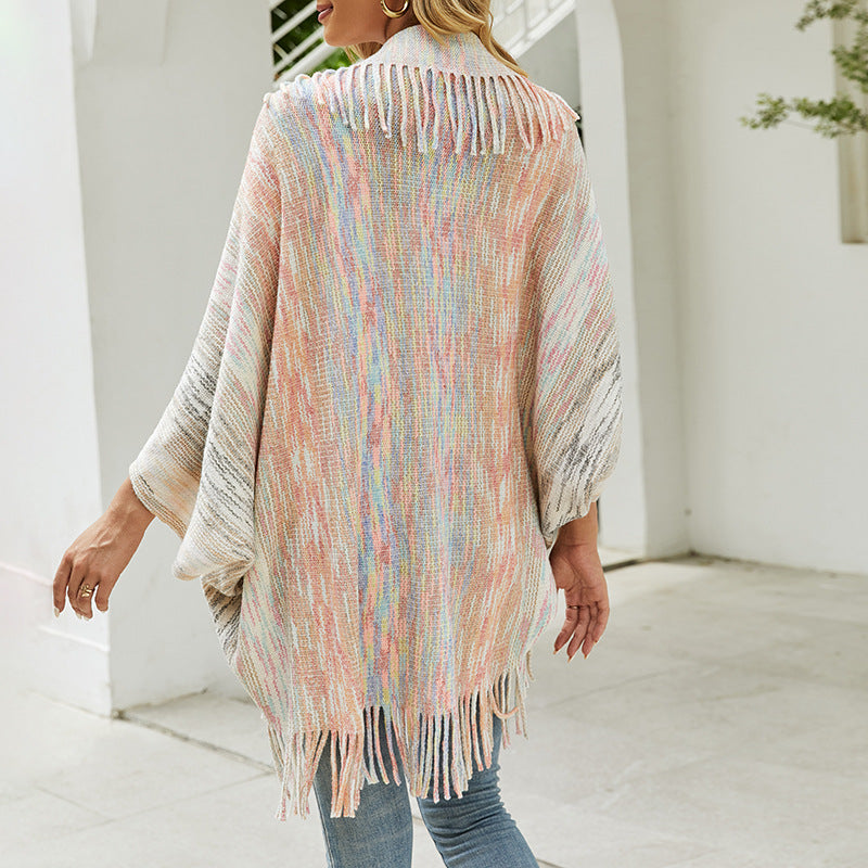 Damer stilren poncho med fransig fåll och strukturerad design Mirla-Eva Jonsson