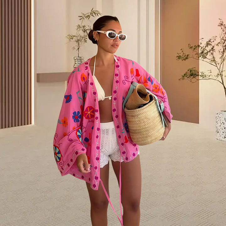 Damer strandkimono med färgglad blommönster och avslappnad passform Mirla-Eva Jonsson