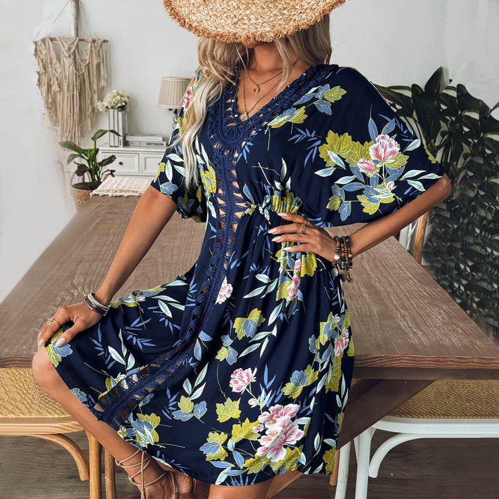 Damer strandtunika med blommiga detaljer och sofistikerad snitt Mirla-Eva Jonsson